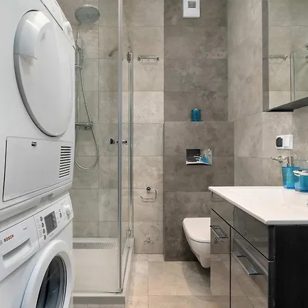 Air-conditioned In With Parking By Renters * Poznań