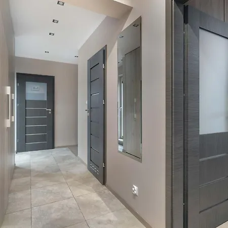 Air-conditioned In With Parking By Renters Lägenhet