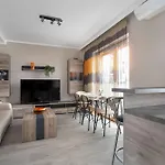 Air-conditioned In With Parking By Renters Apartment