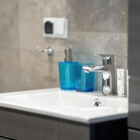 Air-conditioned In With Parking By Renters 아파트 포즈난