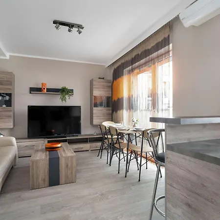 Air-conditioned In With Parking By Renters Apartman