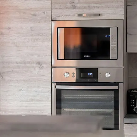 Apartment Air-conditioned In With Parking By Renters