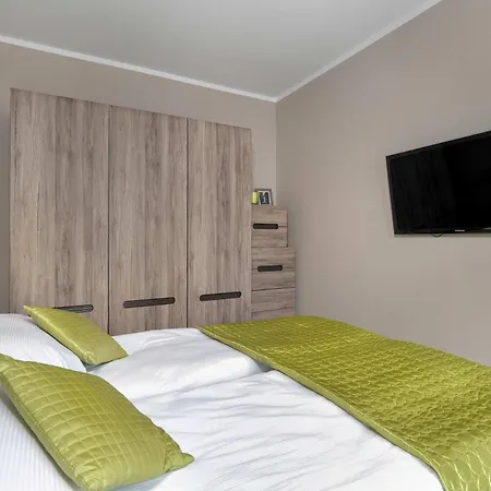 Apartment Air-conditioned In With Parking By Renters *