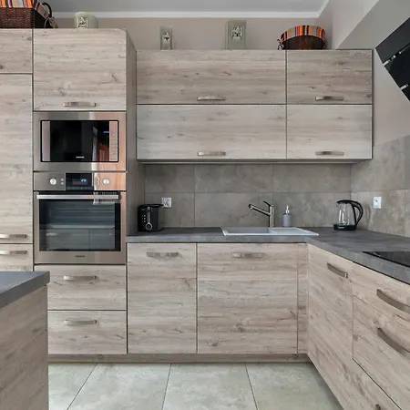 Apartment Air-conditioned In With Parking By Renters Poznan